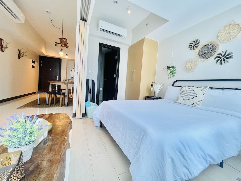 Deluxe Condo photo 1