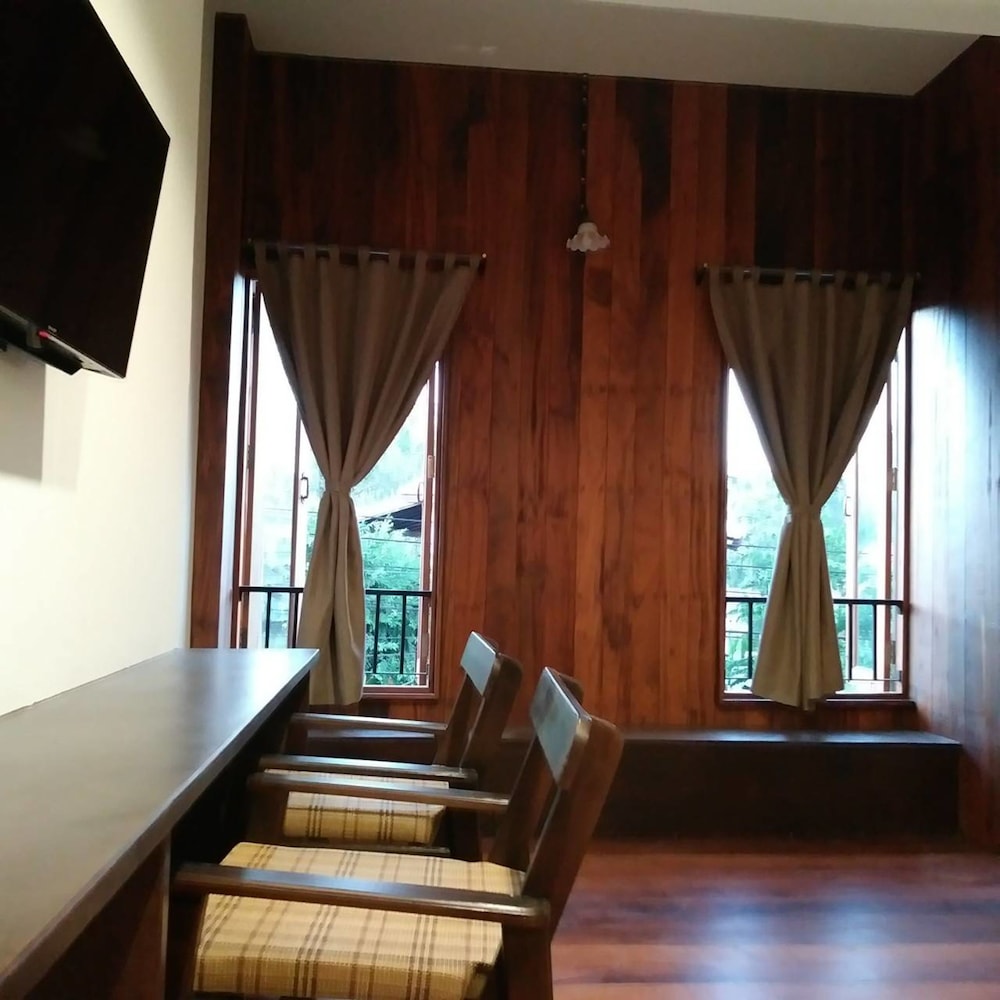 Family Room photo 3