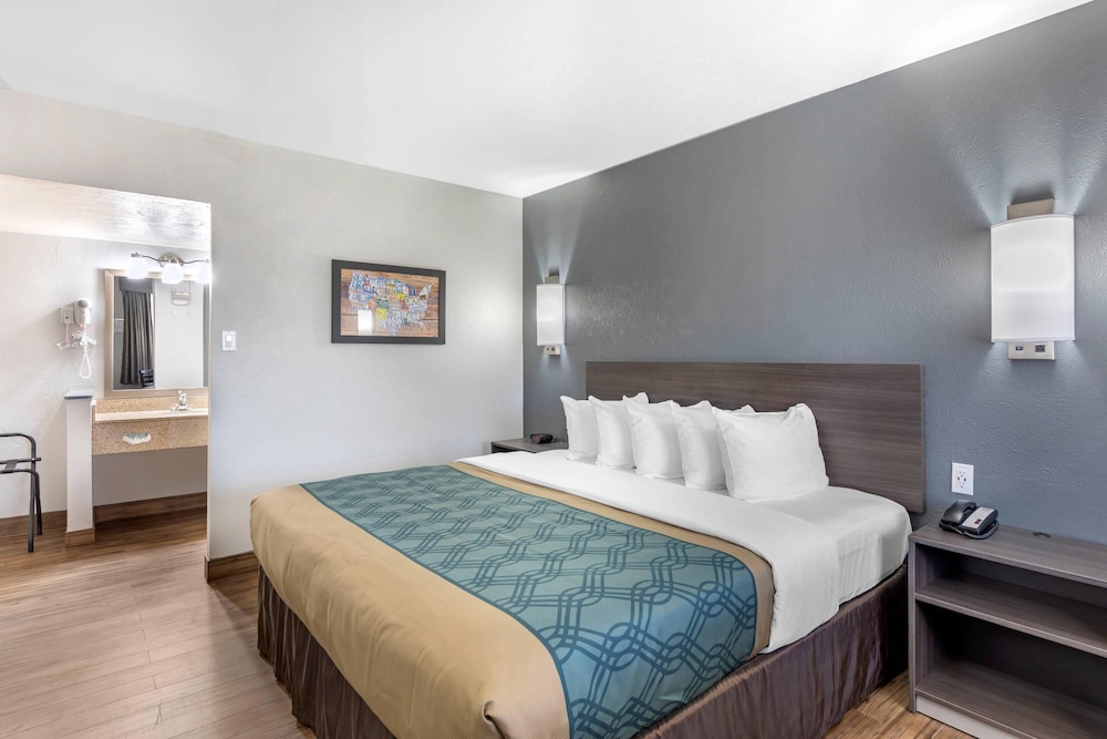 Room, 1 King Bed, Non Smoking - Photo 1