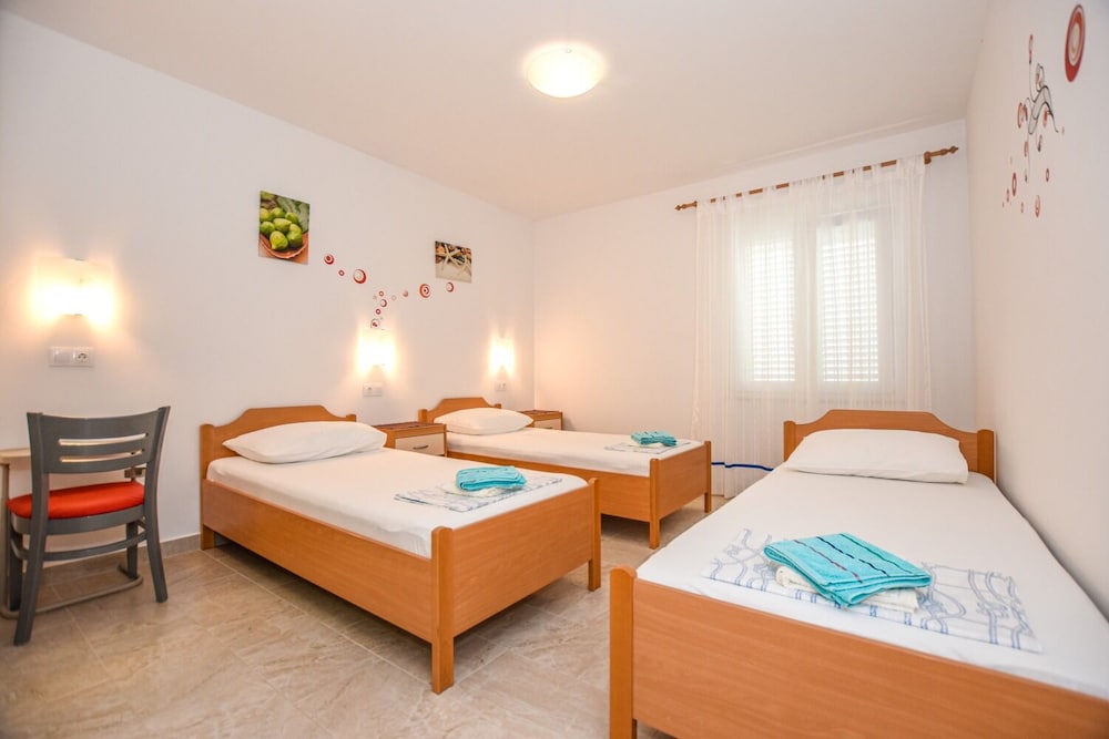 Apartment (Neve - 50 m from beach - A5(5)) photo 3