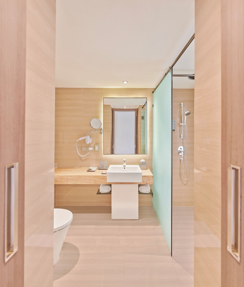 Deluxe Room, City View - Photo 4