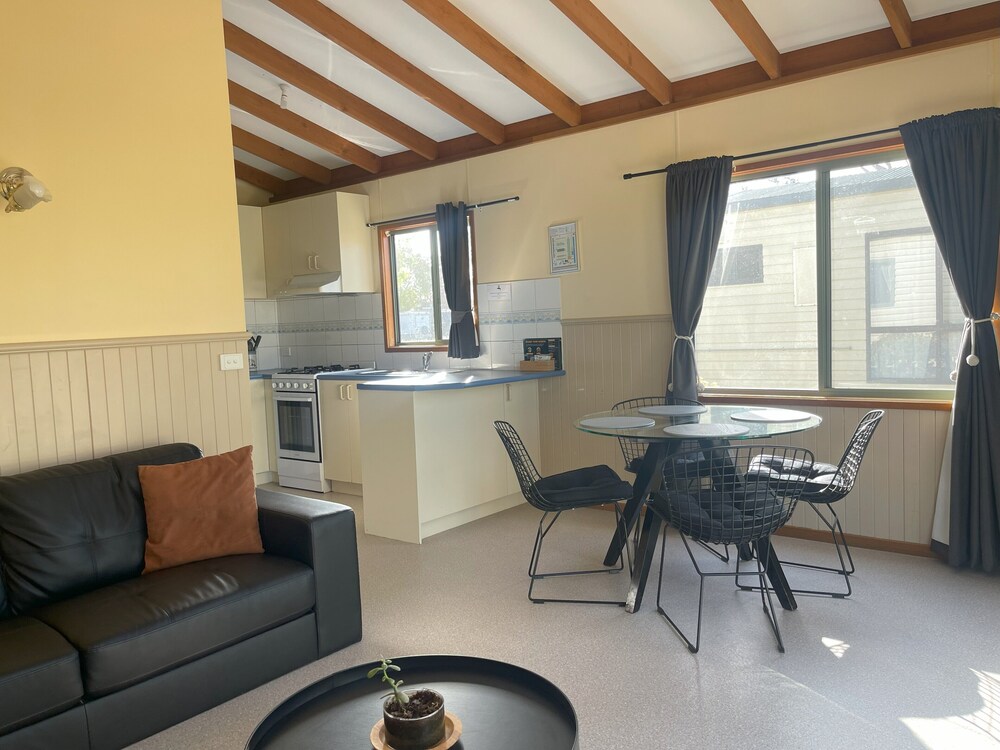 Executive Cabin photo 2