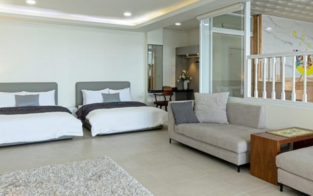 Room (LUX-2 (Kids Room))