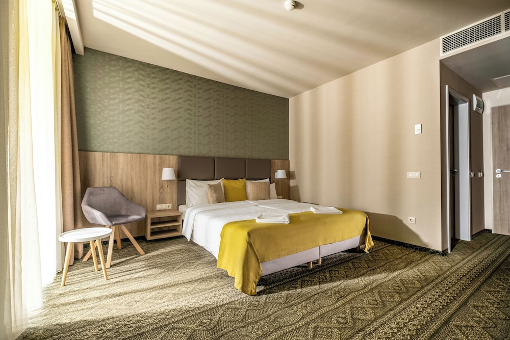 Twin Room, Balcony, Courtyard View