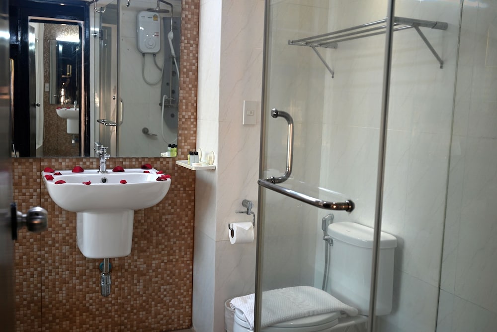 Boss Suites Nana Hotel — photo 103