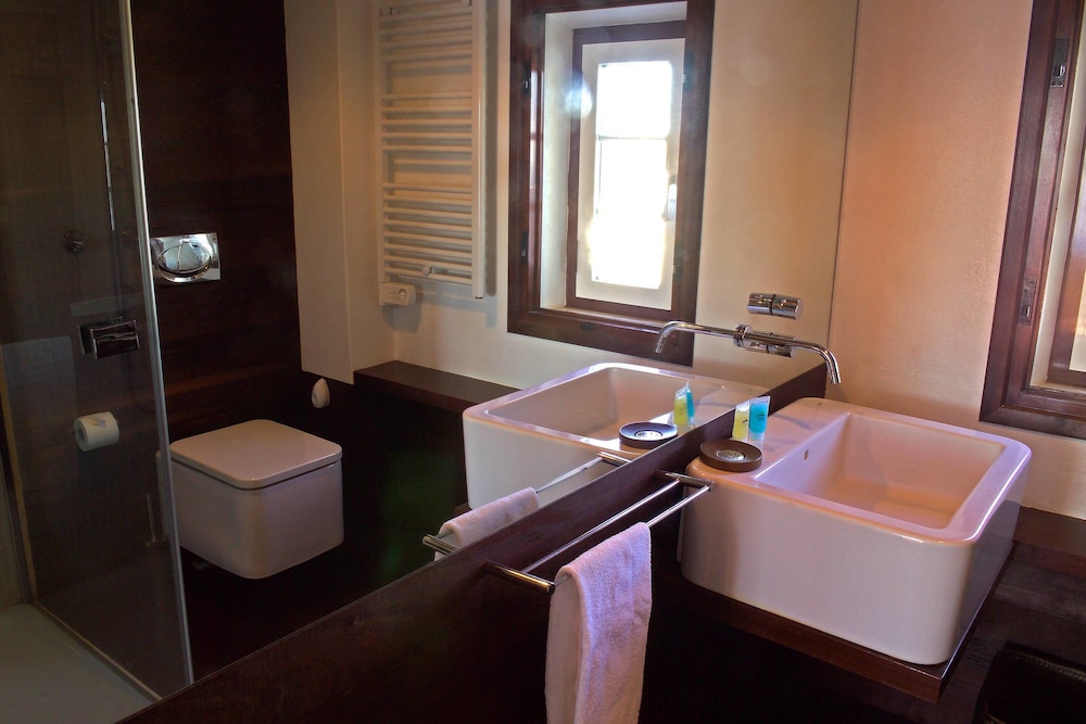 House, 2 Bedrooms - Photo 3
