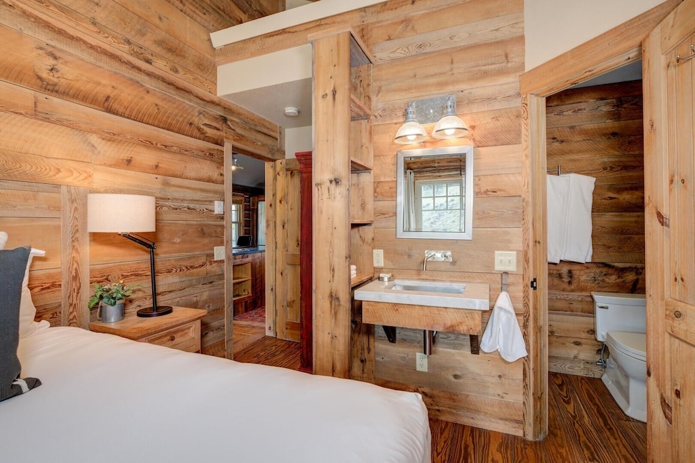 Cabin, 2 Bedrooms photo 1