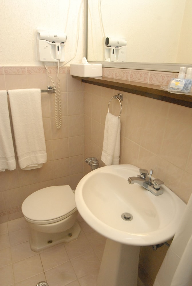 Double Room, 2 Queen Beds - Photo 4