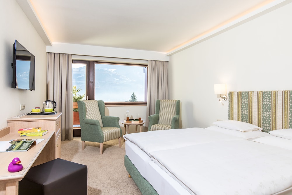 Economy Double Room, 1 King Bed photo 3