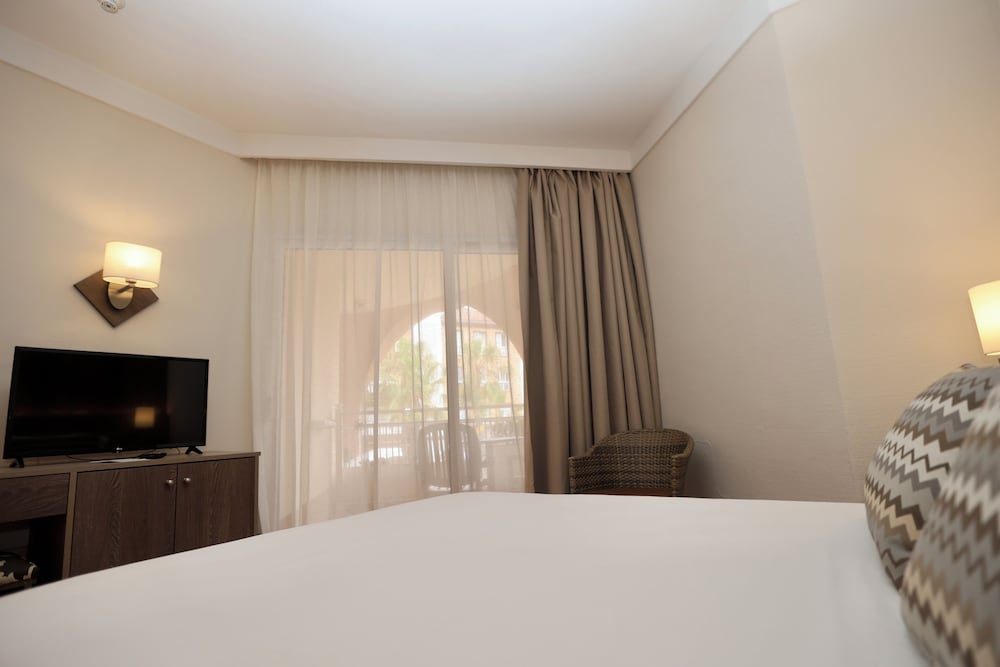 Standard Single Room, Pool View - Photo 2