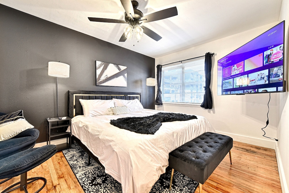 Signature Apartment, 1 King Bed, Kitchen - Photo 3
