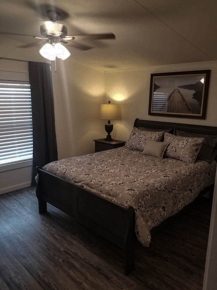 Charming Home, Lake View and Access - No Pets