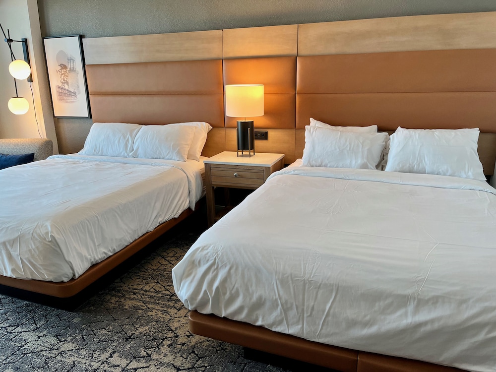 Room, 2 Queen Beds, Balcony, Oceanfront - Photo 3