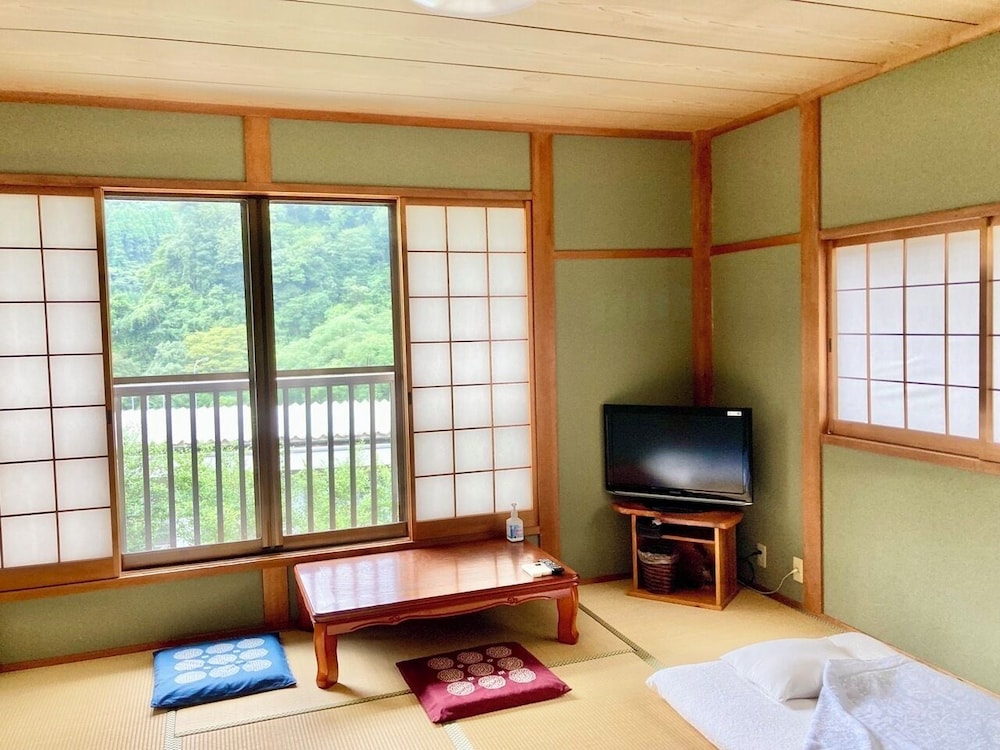 Basic Double or Twin Room, Mountain View photo 2