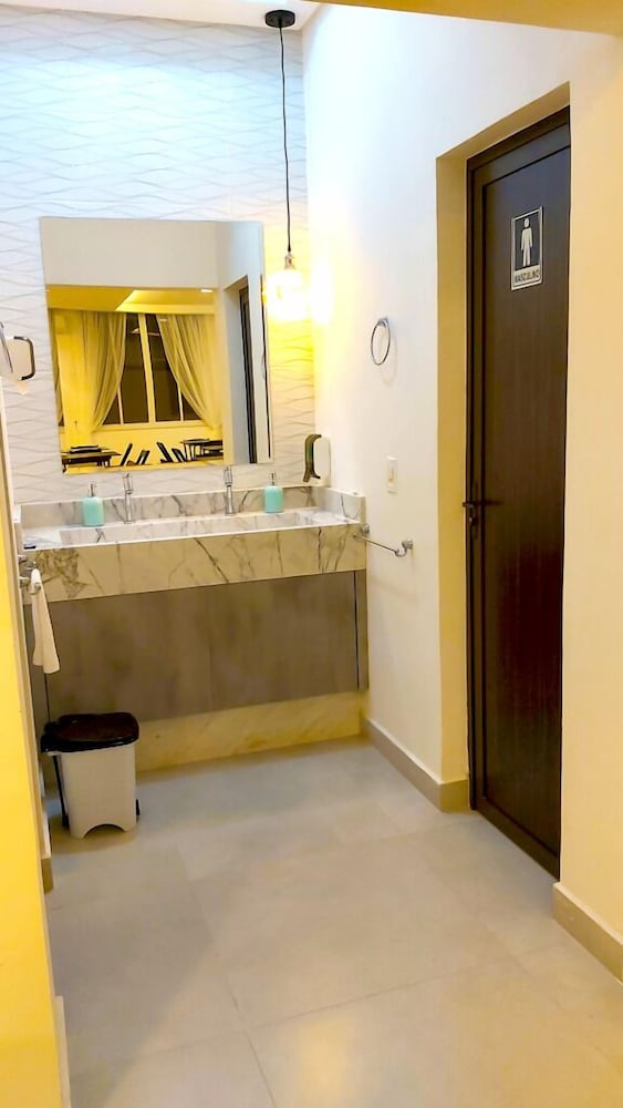 Family Room, Shared Bathroom photo 3