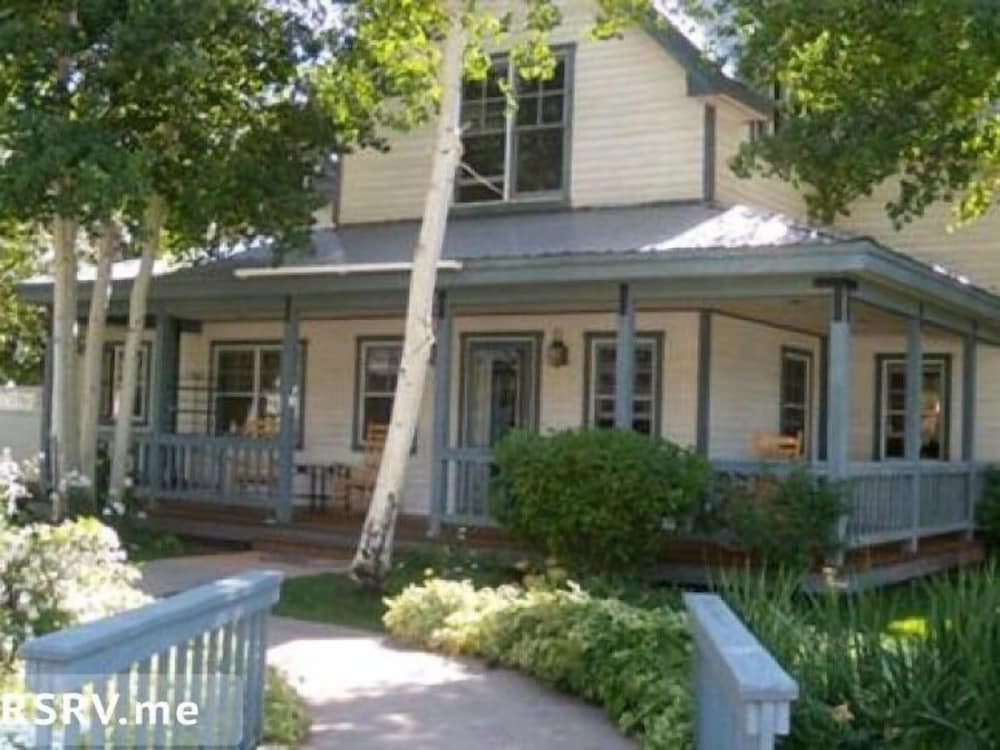 Superior Double Room, Ensuite, Mountain View (MacIntosh) photo 2