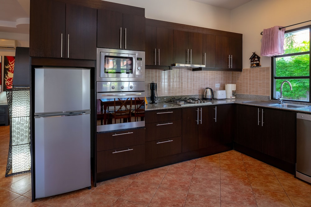 Standard Villa, 3 Bedrooms, Non Smoking, Kitchen - Photo 12
