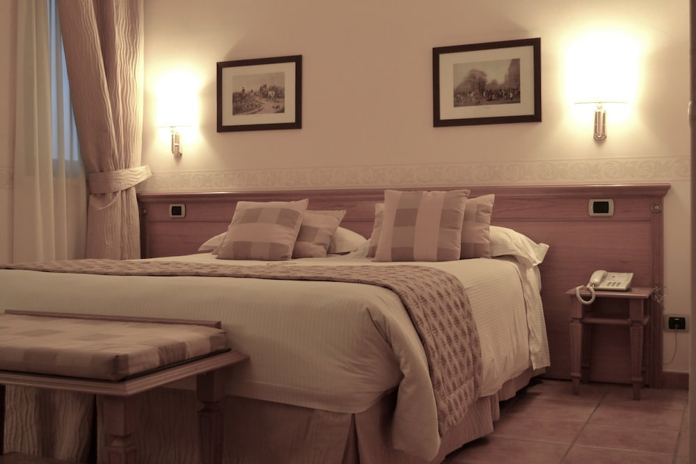 Deluxe Double or Twin Room - Photo 1