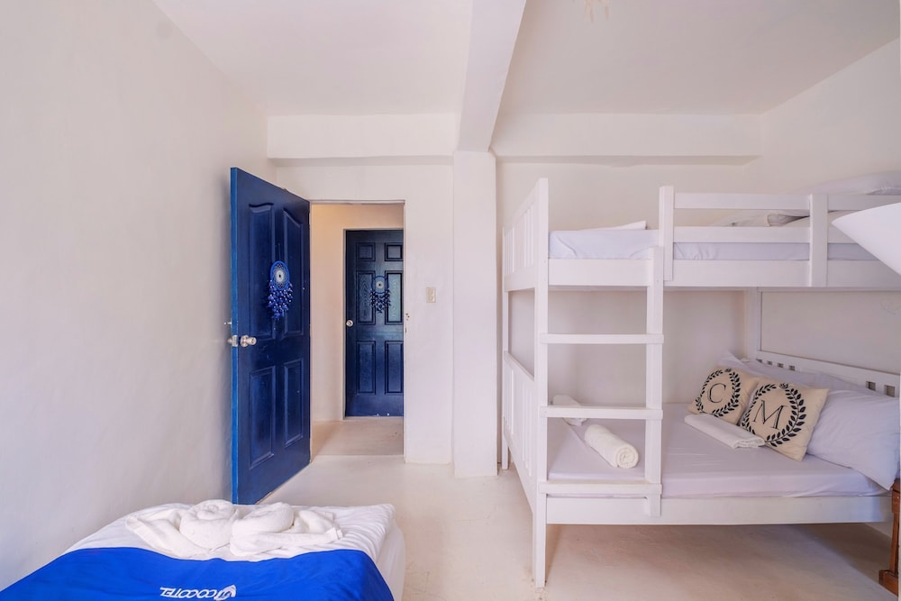 Deluxe Quadruple Room - Photo 4