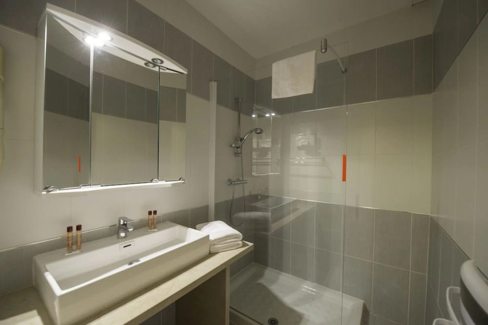 Standard Twin Room photo 2