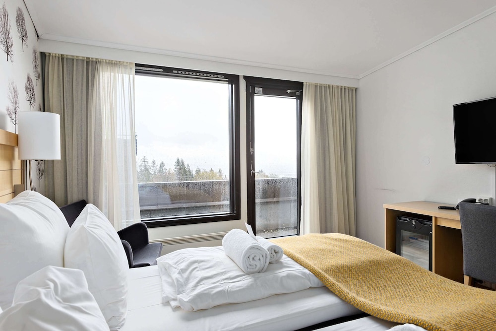 Standard Room, 1 Queen Bed, Non Smoking - Photo 7
