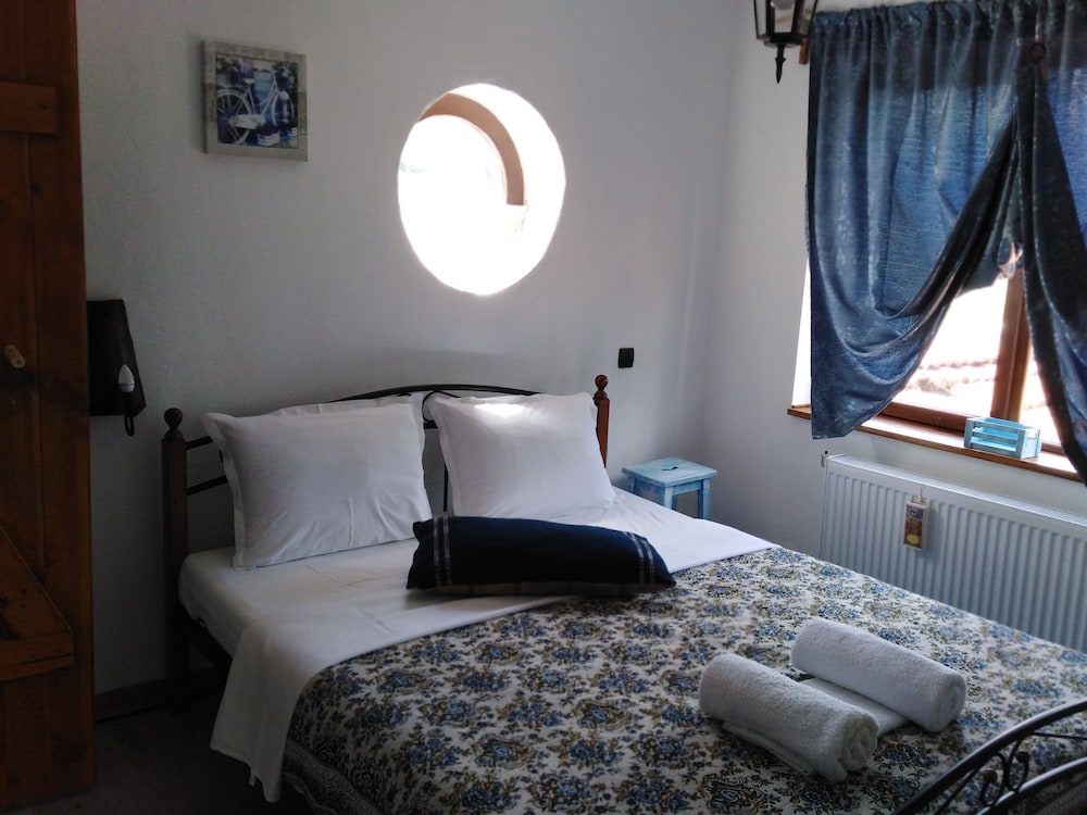 Traditional Triple Room photo 2