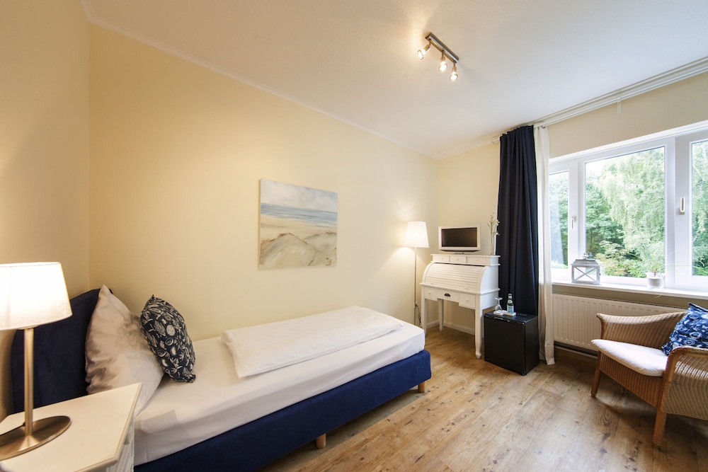 Basic Single Room photo 3