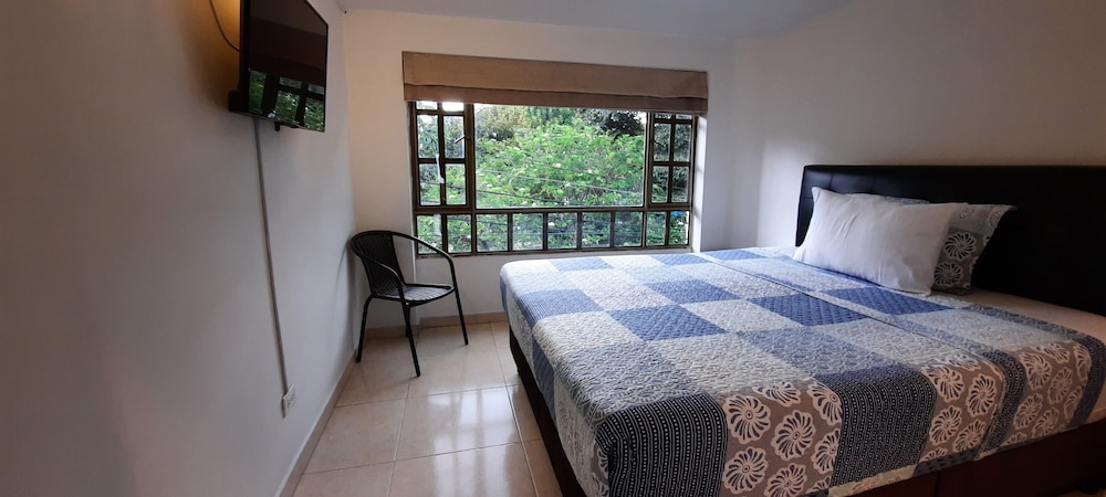 Basic Room, 1 Queen Bed