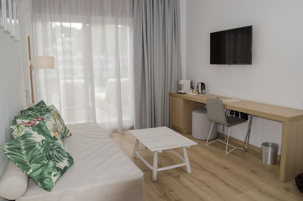 Junior Suite, Terrace, Pool View