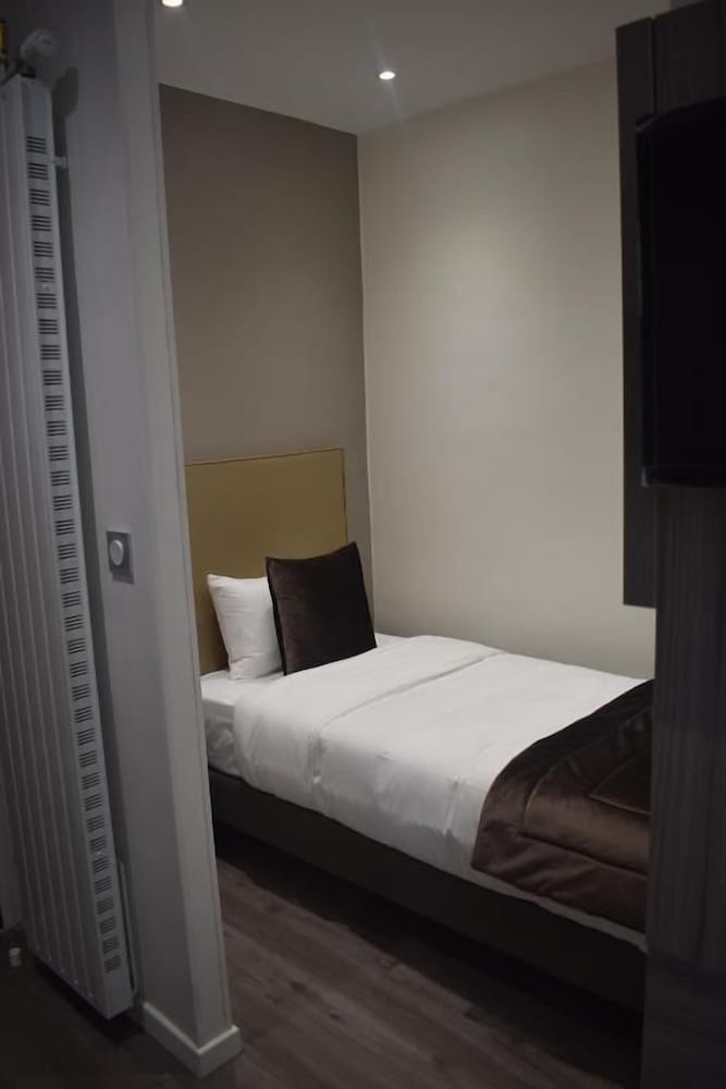 Standard Triple Room, Non Smoking, Courtyard View photo 3