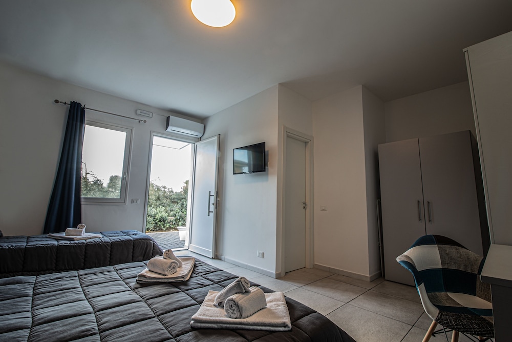 Deluxe Triple Room, Garden View - Photo 12