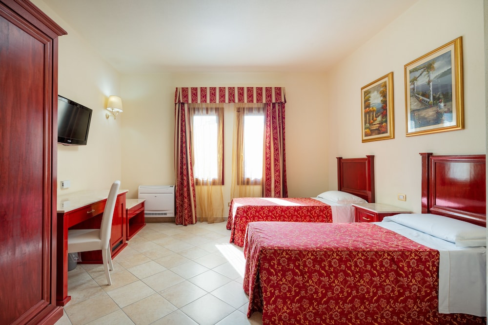 Family Room, 2 Bedrooms