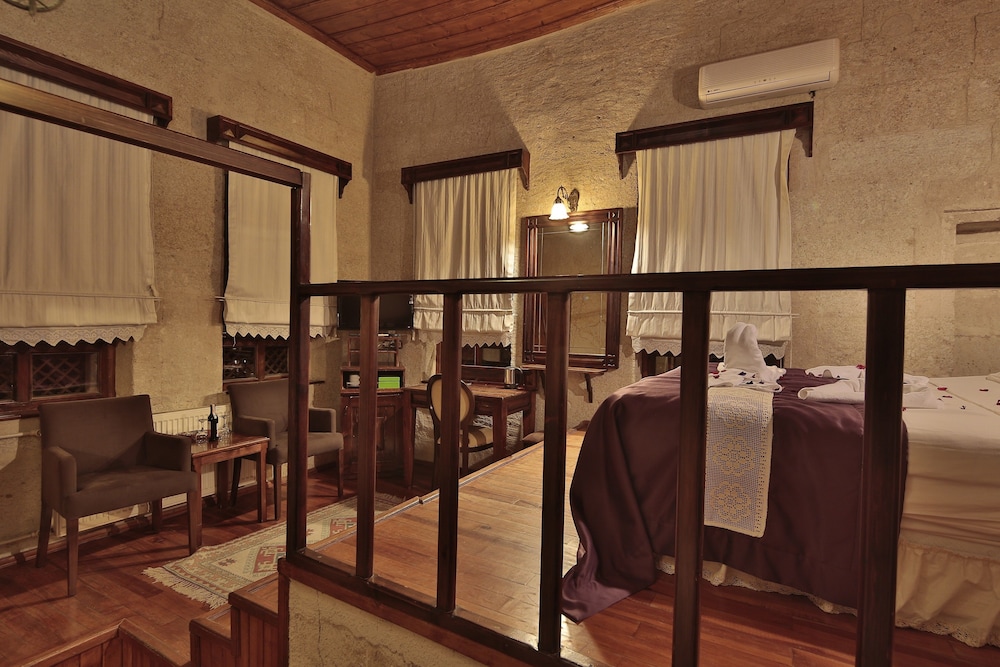 Deluxe Room - Photo 14
