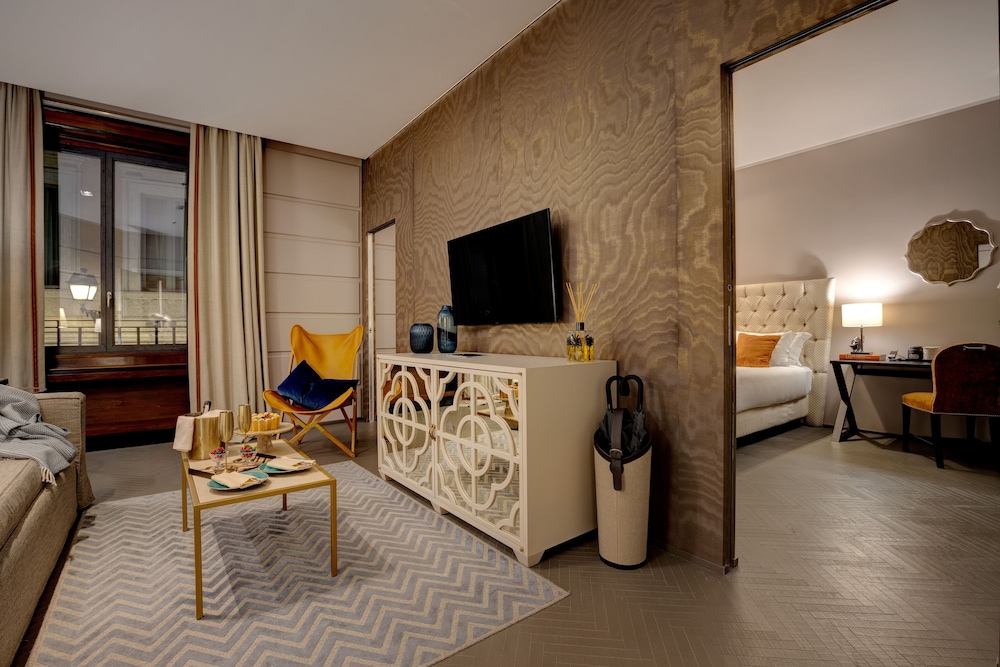 One Bedroom Executive King Suite