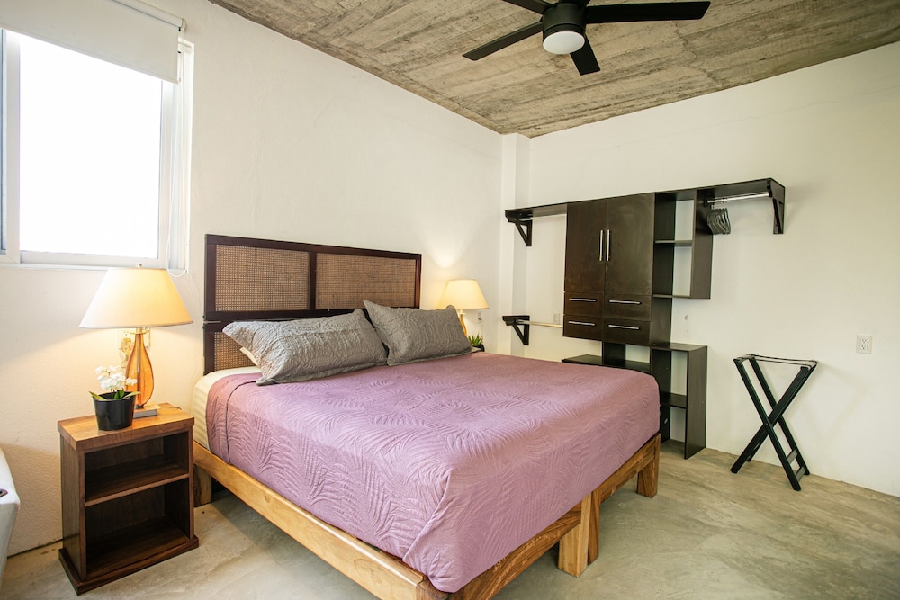 Loft D: one bedroom king size bed photo 3