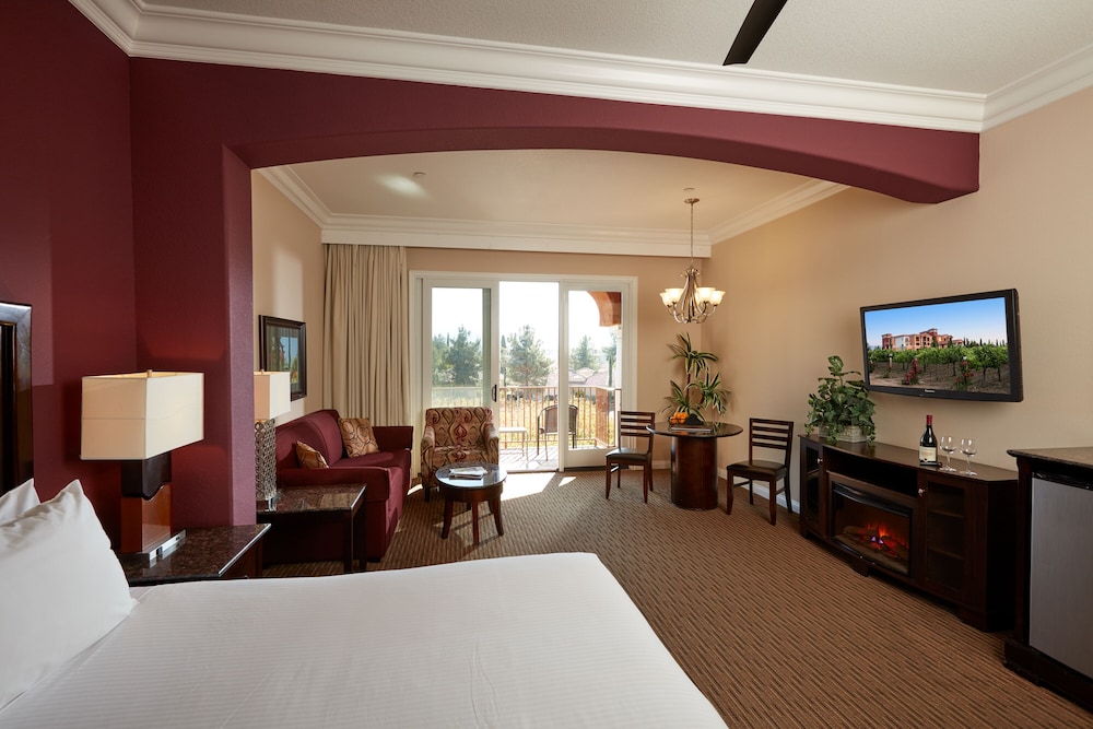 Standard Room, 1 King Bed, Tower (Syrah Suite in Hotel Tower)