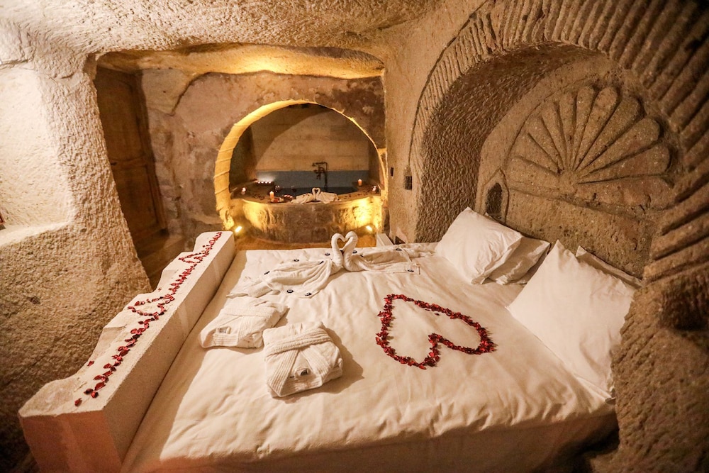 Defne Cave Honeymoon Suite - Photo 10