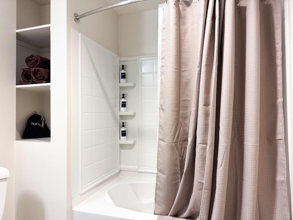 Stylish Getaway W Pool GYM Parking 10 Min to Cedar, Billede 10