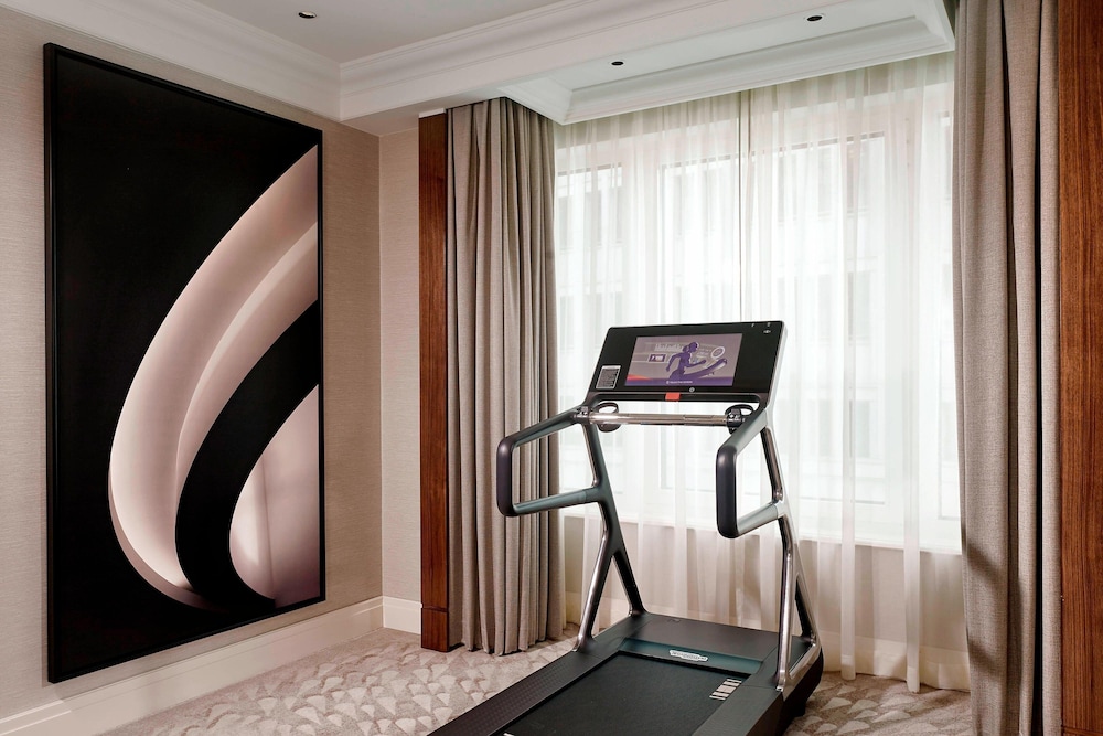 Club Suite, 2 Bedrooms (Club Lounge Access,Skyline View)