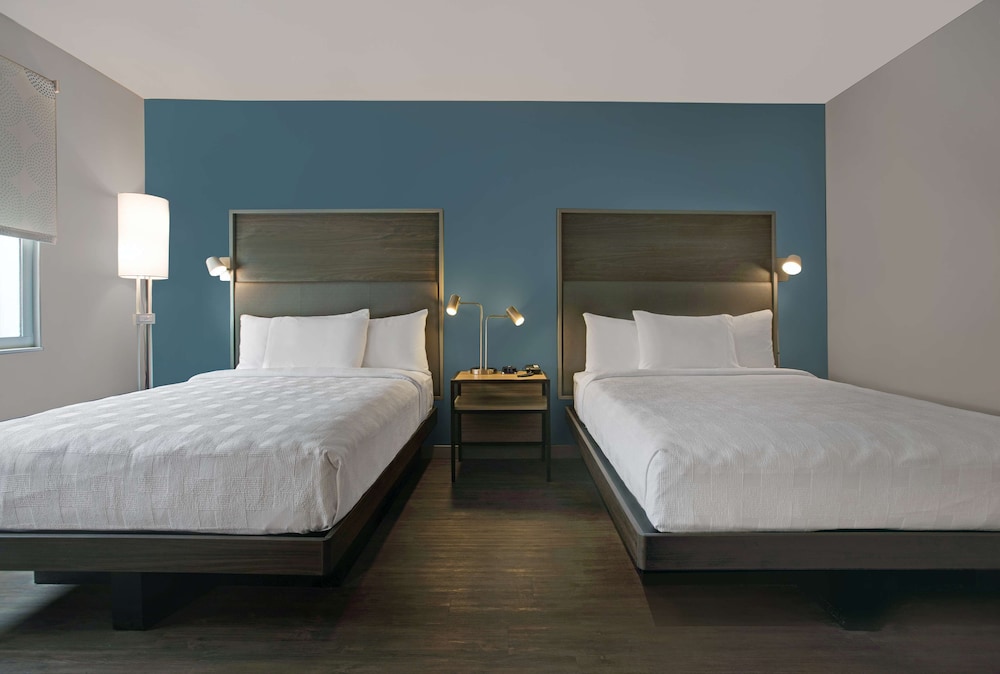 Room, 2 Queen Beds, Accessible (Roll-In Shower) - Photo 4