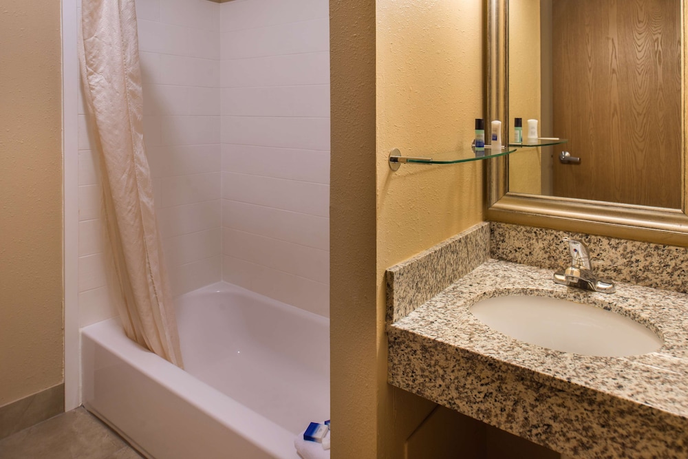 Best Western Ambassador Inn & Suites, Photo 4