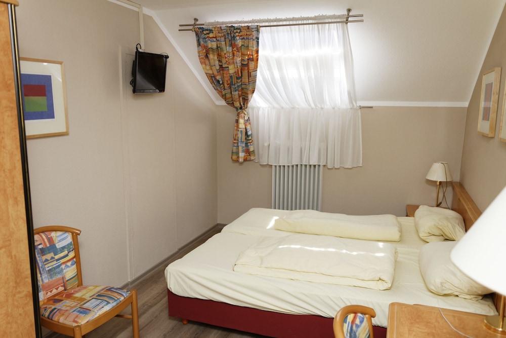 Economy Double Room, Shared Bathroom photo 1