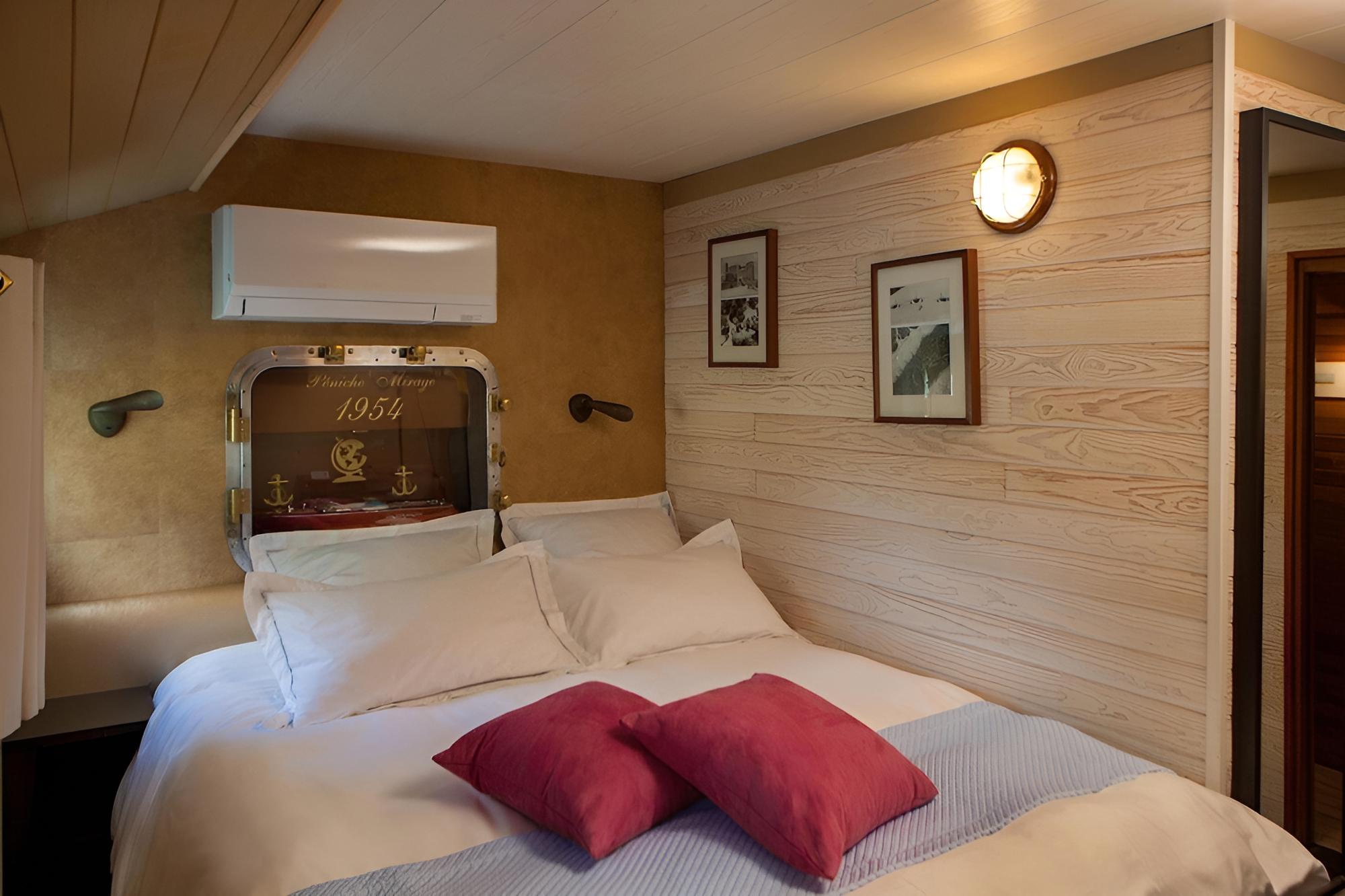 Comfort Double Room, Ensuite, Canal View (Saint Exupery)