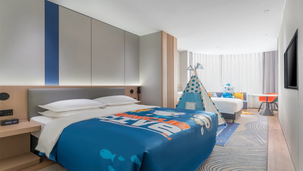 Standard Room, 1 King Bed, River View (Kids Theme) - Photo 3