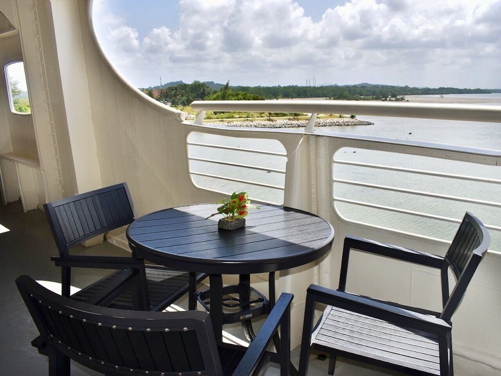 Family Balcony Suite Cabin - Photo 5