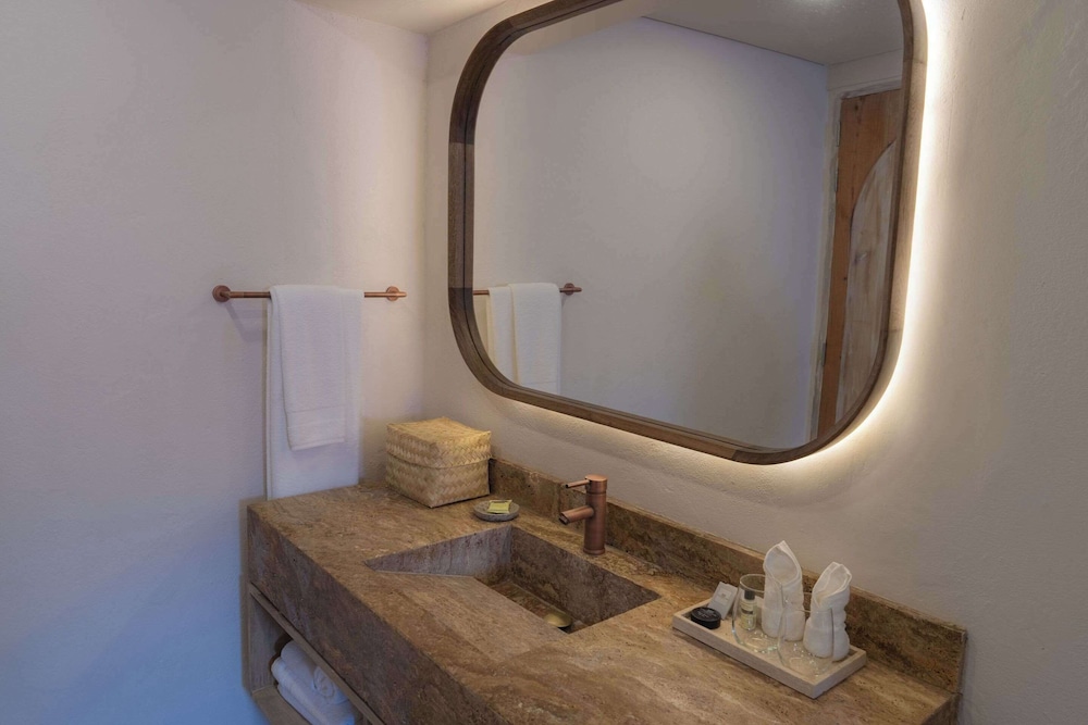 Studio Suite, 1 King Bed, Non Smoking, Balcony - Photo 6