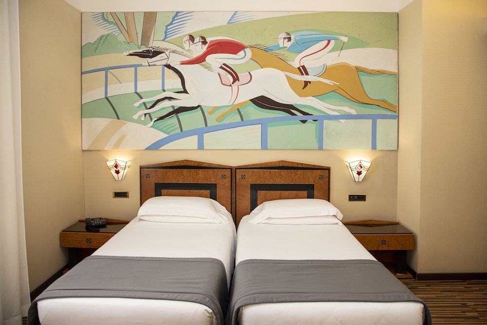 Classic Room, 2 Twin Beds thumbnail 5
