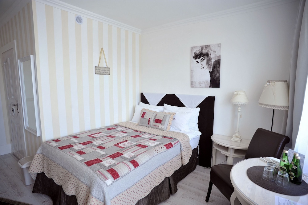Economy Triple Room