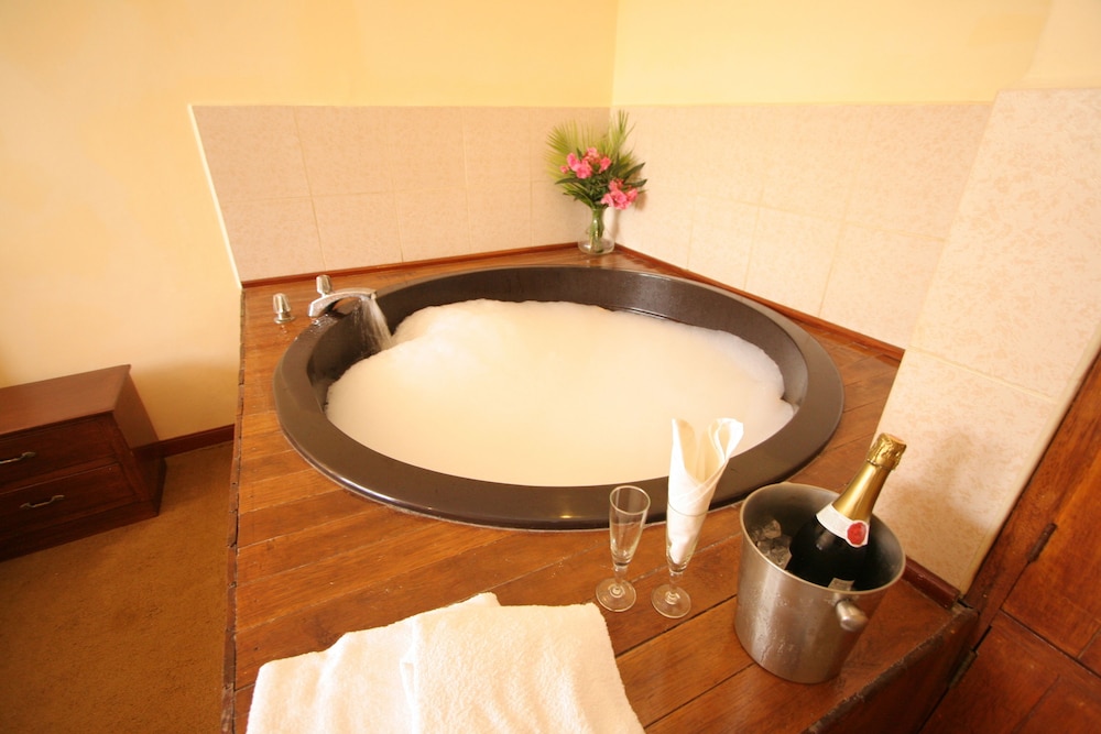 Suite, Jetted Tub photo 1