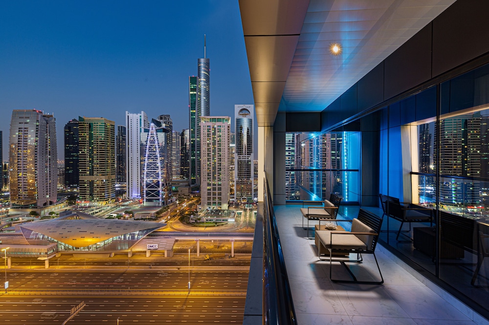 Executive Place with Balcony photo 3